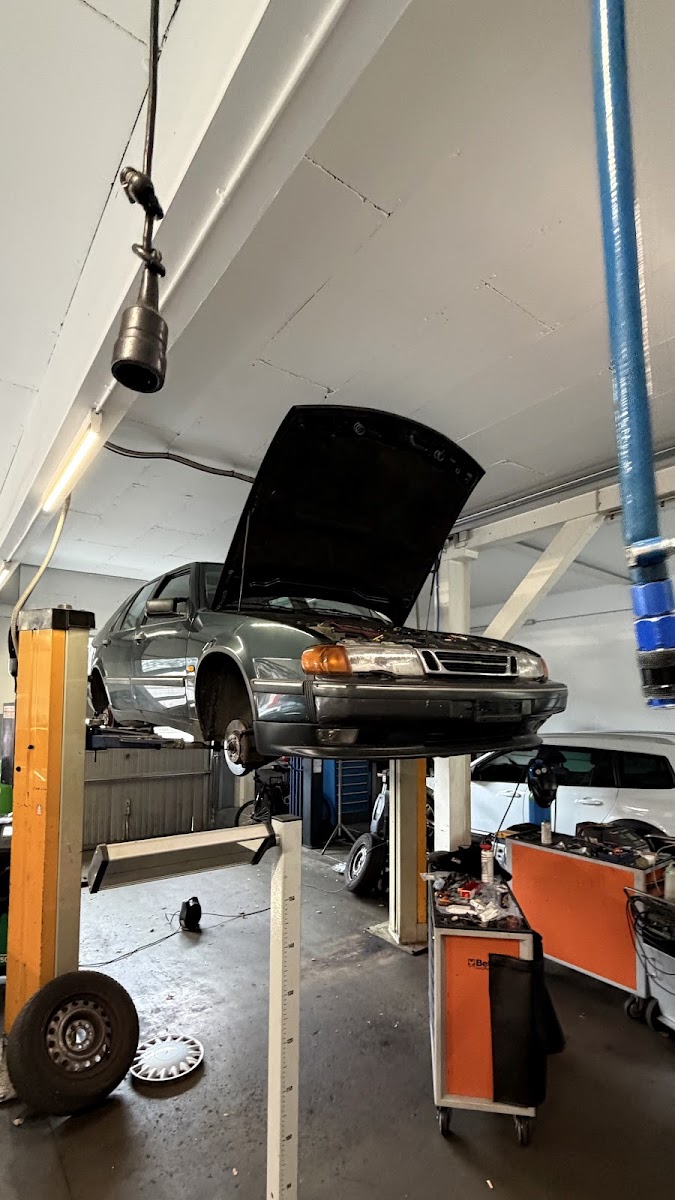 Saab in der Werkstatt der Garage Jost